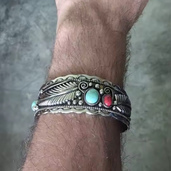 Vintage Retro Silver Feather Cuff Bracelet - Picture 4 of 4